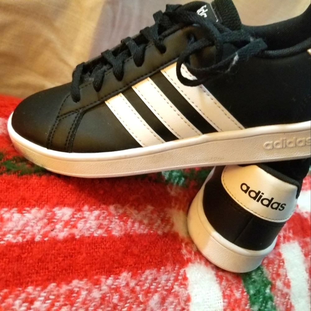 Kids Adidas size 3 shoes